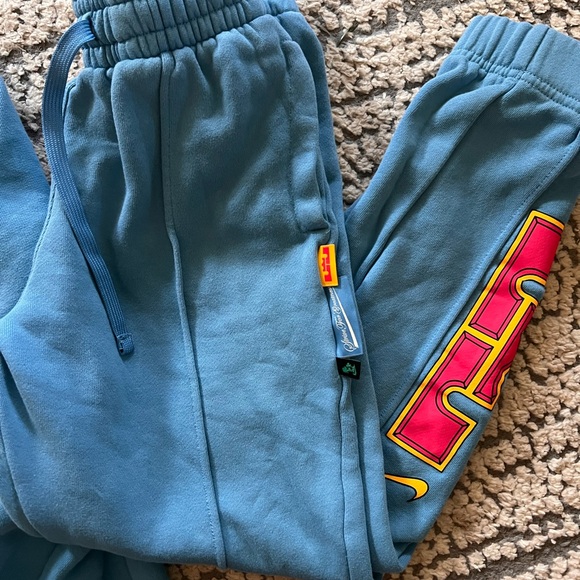 Nike LeBron James Strive for Greatness Set Boys M - Picture 4 of 14